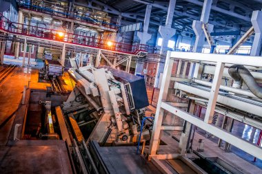 Fabrikada havalandırmalı beton bloklar üretme süreci