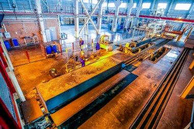 Fabrika taşıma aşamasında havalandırmalı beton blokların üretimi