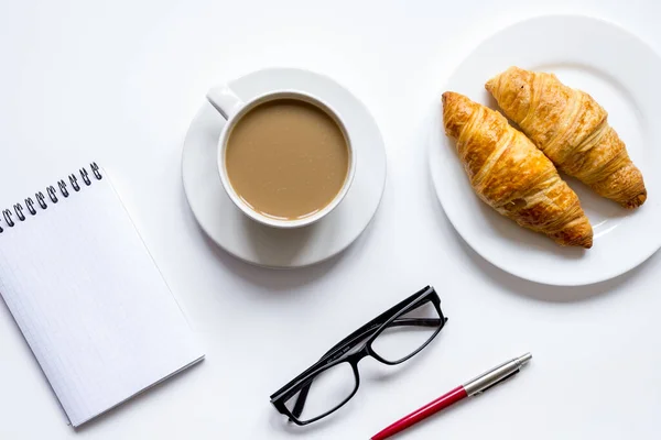 Business lunch with croissant on white table top view — Stock Photo, Image