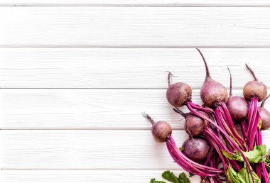 Pancar hasadı. Yeşil bluzlu sebzeler.-