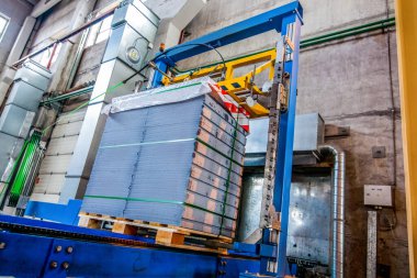 Fabrika ambalaj basamağındaki ön döküm beton kaplama yığını