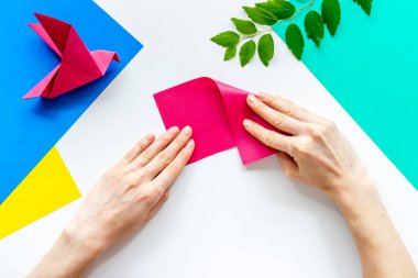 Diy konsepti. Origami kağıt kuşu, Üst Manzara