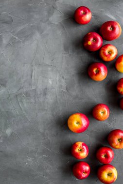 Kırmızı elma grubu - üst görünüm, metin için boşluk