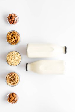 Sütsüz süt alternatifinin üzerinde - badem fındıklı yulaf ezmesi sütü