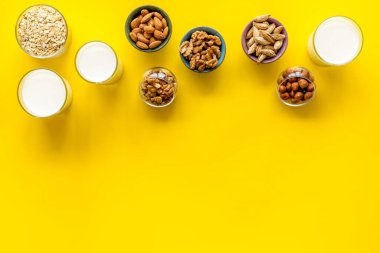 Sütsüz süt proteinli fındık. Üst görünüm, alanı kopyala