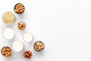 Sütsüz süt proteinli fındık. Üst görünüm, alanı kopyala