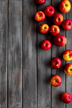 Kırmızı elma grubu - üst görünüm, metin için boşluk