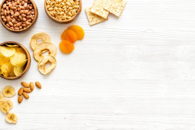 Şirket için aperatif aperatifler - fındık, kuru meyve üst görünümü