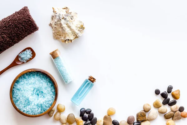 Deniz tuzu, taş ve aroma yağı seti. Üst görünüm