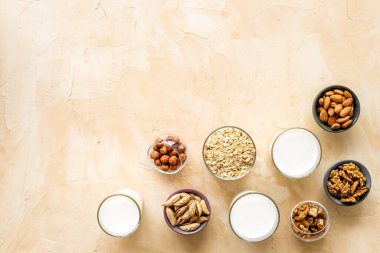 Sütsüz süt proteinli fındık. Üst görünüm, alanı kopyala