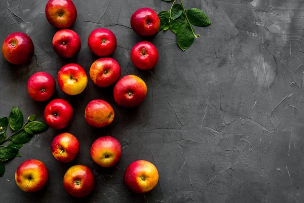 Modello di frutta di mele rosse sulla scrivania vista dall'alto — Foto Stock