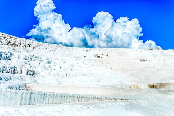 Τέλειο λευκό τοπίο στην Pamukkale, Ελλάδα — Φωτογραφία Αρχείου