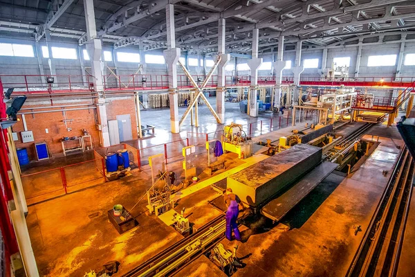 Fabrika taşıma aşamasında havalandırmalı beton blokların üretimi