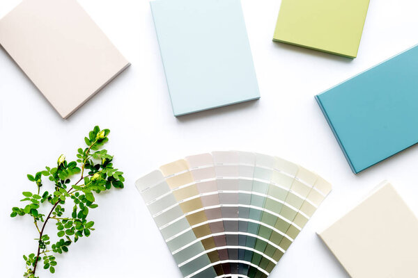 Выбор панели шкафа и столешницы материала с цветовой гаммой. Вид сверху