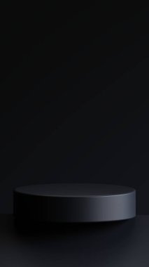 Minimalist siyah bir podyum koyu bir arka plan oluşturur.