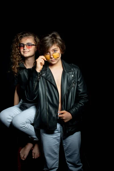 Preteen Boy Girl Leather Clothes Sunglasses Posing Studio Dark Background — Stock Photo, Image