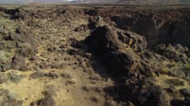 Volkanik Kaya oluşumu Doğu Sierra California 'da Yanardağın Havadan Çekimi ABD İleri Eğilimi