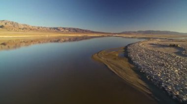 Inyo Dağları Ölüm Vadisi Owens Gölü 'nün Kaliforniya Gölü Gündüz Havacılık Görüntüsü