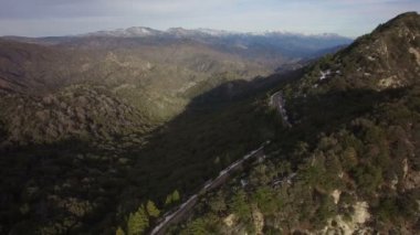 Dağ Sırtları Orman ve Uçurumun Ters Çekimi