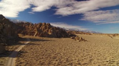 Sierra Nevada Dağları Yalnız Çam Alabama Tepeleri Çölünden ve Kaya oluşumundan Sol Hava Atışı