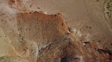 Mojave Çölü 'nde Kırmızı Kum Taşı oluşumu Kaliforniya Hava Çekimi Sağ Kuş Gözü Görünümü