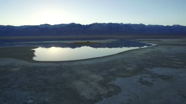 Serra Nevada Montanhas Gama Reflexões Sobre Owens Lago Califórnia Crepúsculo — Vídeo de Stock