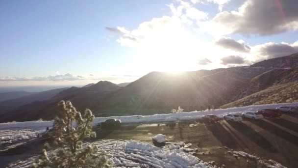 Montañas Alpinas Cubiertas Nieve California Sunset Aerial Shot Forward — Vídeos de Stock