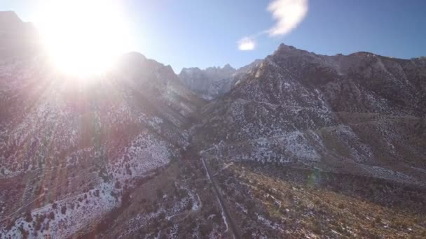 Whitney Sonnenlicht Über Den Gipfeln Luftaufnahme Der Sierra Nevada Berge — Stockvideo