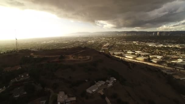 Stormy Clouds Los Angeles Baldwin Hills Sunset Aerial Shot Descend — Stock Video