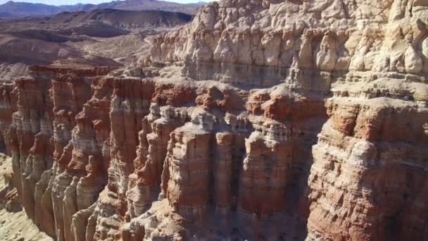 Red Sandstone Rock Bildning Mojaveöknen Kalifornien Antenn Sköt Bakåt Höger — Stockvideo