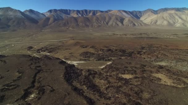 Formação Rochosa Vulcânica Tiro Aéreo Vulcão Leste Serra Califórnia Eua — Vídeo de Stock