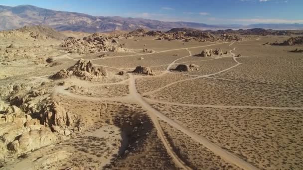 Desert Rocks Aerial Skott Alabama Hills Och Inyo Mountains Death — Stockvideo