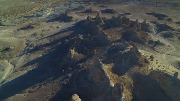 Trona Pinnacles Rock Spires Silhouette Nel Deserto Del Mojave Vicino — Video Stock