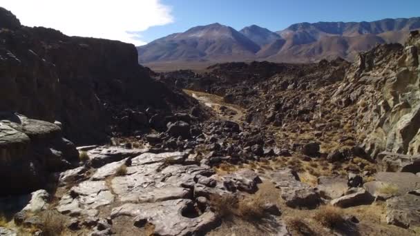 Volcanic Rock Formation Aerial Shot Volcano Eastern Sierra California Usa — Stock Video