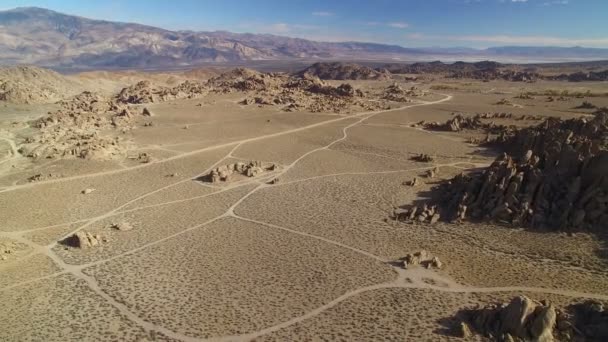Desert Rocks Aerial Shot Alabama Hills Inyo Mountains Death Valley — Stock video