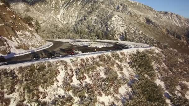 加利福尼亚空中射向后飞去的覆盖雪山山脊 — 图库视频影像