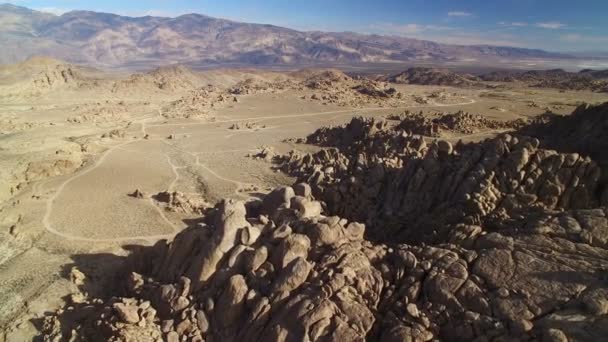 Desert Rock Formations Aerial Shot Alabama Hills Inyo Mountains Death — Stock Video