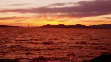 Kaliforniya Hazine Adası 'ndan San Francisco Sunset Time Lapse Dolly Skyline ve Ocean