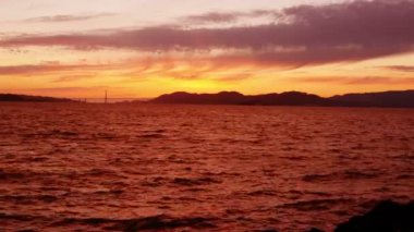 San Francisco Günbatımı Dolly Skyline ve Kaliforniya Hazine Adası 'ndan Okyanus