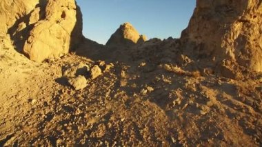Trona Zirveleri Rock Kuleleri Mojave Çölü 'ndeki Günbatımı Siluetleri Ölüm Vadisi' ne yakın Kaliforniya Havadan Uçarak İlerleyin
