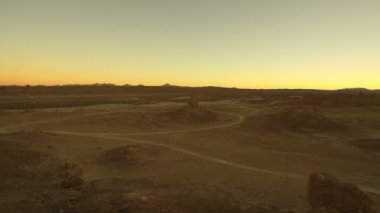 Trona Zirveleri Günbatımı Mojave Çölü 'nde Ölüm Vadisi' ne yakın Kaliforniya Hava Çekimi