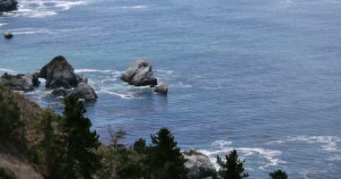 Julia Pfeiffer 'dan Big Sur McWay Rock Eyalet Parkı Vista Point California