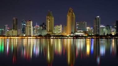Coronado Körfezi 'ndeki San Diego Gece Skyline Yansımaları ABD Zaman Süreleri