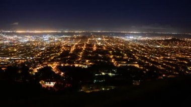 San Francisco Şehri, Kaliforniya 'da İkiz Tepeler' den Zaman Geçişi Yaptı