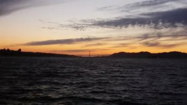 Kaliforniya Hazine Adası 'ndan San Francisco Sunset Time Lapse Dolly Skyline ve Ocean