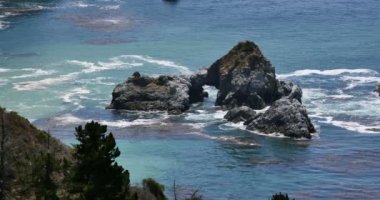 Julia Pfeiffer 'dan Big Sur McWay Rock Eyalet Parkı Vista Point California Telephoto