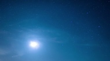 Gece Gökyüzü Yıldızları ve Ay Hızlandırılmış Bulutları 2 Astrofotoğrafçılık