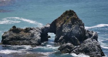 Julia Pfeiffer 'dan Big Sur McWay Rock Eyalet Parkı Vista Point California Telephoto