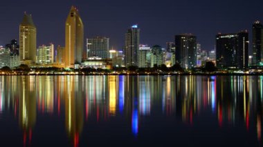 Coronado Körfezi 'ndeki San Diego Gece Skyline Yansımaları ABD Zaman Süreleri