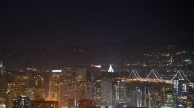 San Francisco Telephoto Şehir Merkezi ve Kaliforniya Körfez Köprüsü ABD 'nin Twin Peaks zaman aşımından kalma